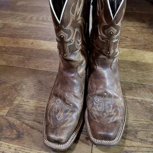 Ariat cross boots size 7.5